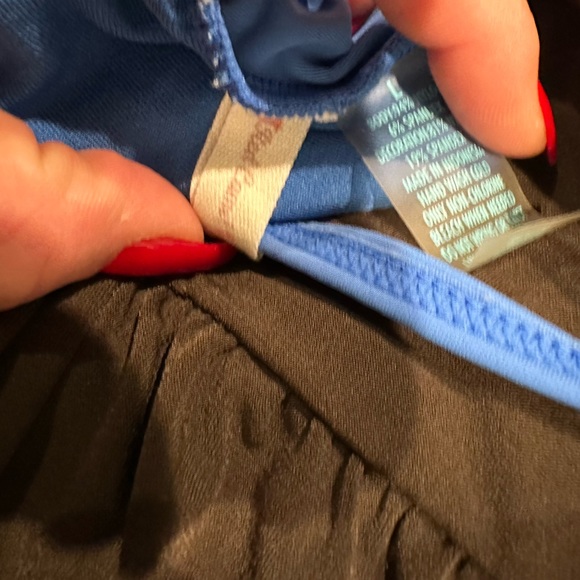 Women’s size Large figure flattering swimwear - Picture 3 of 3